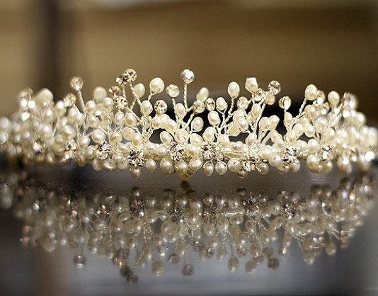 Tiare e spille per le spose 1564 0 Tiare e spille per le spose